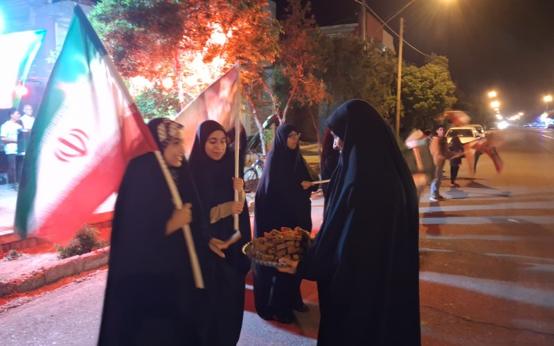برپایی موکب صلواتی در مسیر رژه موتوری و خودرویی انقلابیون
