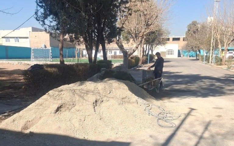 نیازمند گچکار و بنا و تاسیسات و درب و پنجره ساز برای خانه های که مورد حمله قرار گرفته