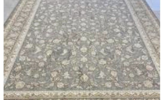 کمک در کارهای اجرایی فرش های خانه های در جنگ آسیب دیده در قالیشویی (جمع کردن فرش و حمل فرش و...)