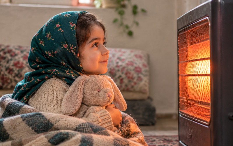 تأمین و تعمیر وسایل گرمایشی برای خانوادههای نیازمند